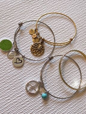 ☀️R87 Gold and Silvertone Charm Bangle Bracelet Set of 4